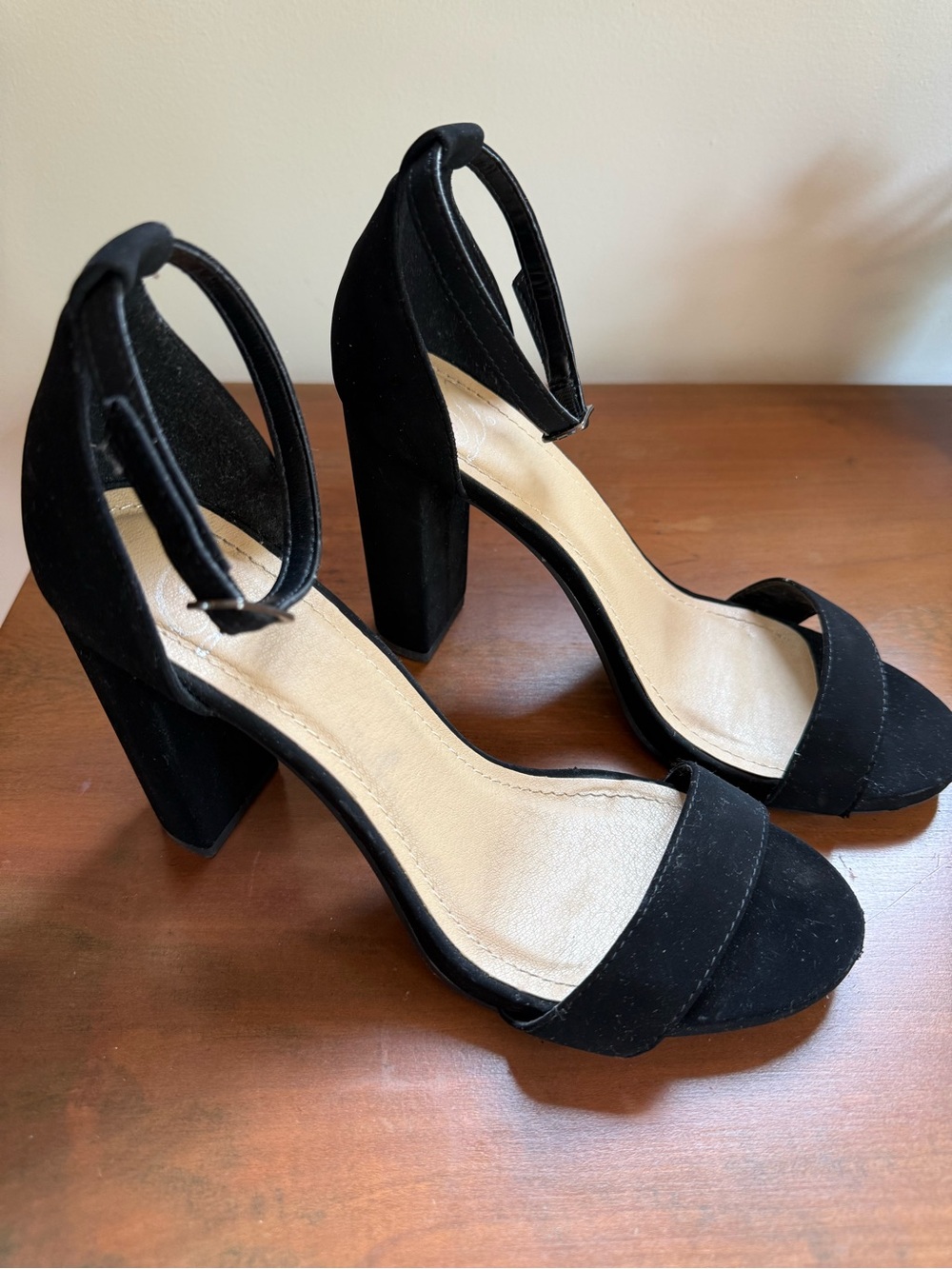 Delicious Black Suede Heeled Strappy 
Shoes size 7.5